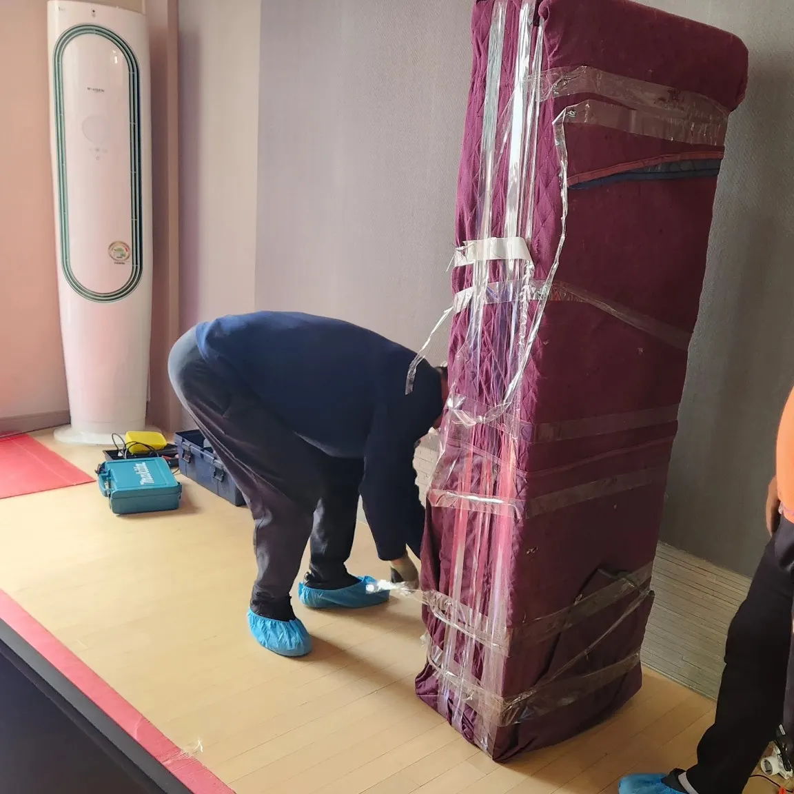 가구 옮기는 모습